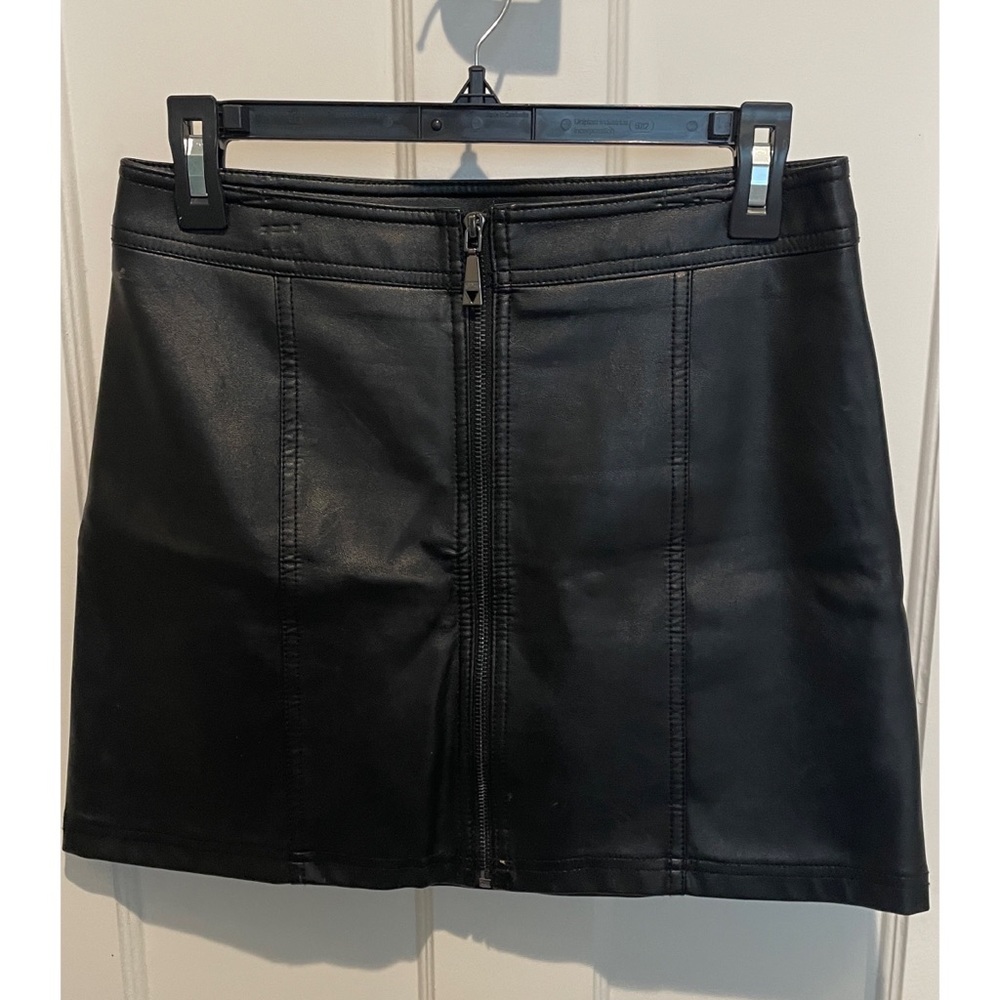 Black guess leather mini skirt size small